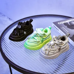 Baskets respirantes enfant avec logo sourire et laçage rapide en trois couleurs