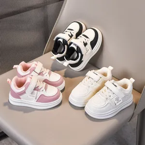 Baskets d'hiver fourrées pour enfants avec velcro, coloris rose, noir et blanc