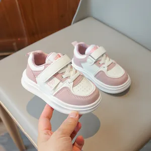 Baskets pour enfants en cuir rose et blanc avec fermeture à scratch pour garçons et filles