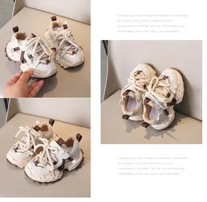 Detailansicht der Retro-Sneaker für Kinder mit Mesh und braunem Leder-Mix