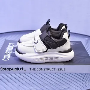 Dettagli scarpe sportive LED per bambini in bianco e nero con strappo e suola antiscivolo