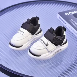 Scarpe sportive luminose per bambini nero e bianco con suole spesse e chiusura a velcro