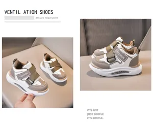 Vista dettagliata delle sneakers moda per bambini con doppio velcro e suole spesse