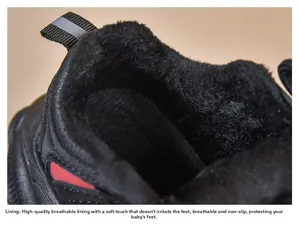 Détail de la doublure en polaire noire chaude pour chaussures de sport d'hiver enfant