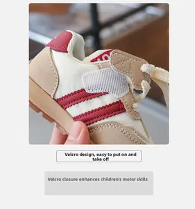 Detailaufnahme der roten Zackenstreifen und des Klettverschlusses an Kinder-Turnschuhen