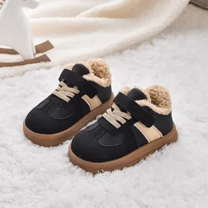 Scarpe termiche invernali bimbo in camoscio nero con fodera in peluche e suola marrone