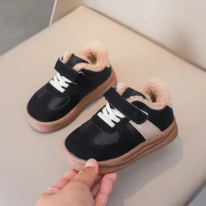 Sneaker invernali per bambini con fodera calda in pile e chiusura a strappo comoda