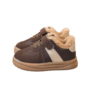 Sneaker invernali marroni per neonati con calda fodera in lana d'agnello e velcro