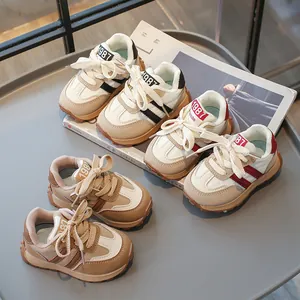 Retro Kinder-Sneaker in Schwarz, Rot und Braun mit strapazierfähiger, rutschfester Gummisohle