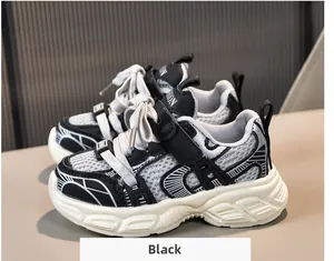 Détails de baskets de sport pour enfants en noir avec mesh respirant et bride velcro