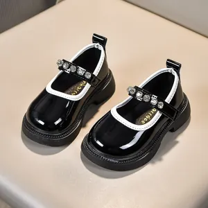 Kleinkind Mädchen Mary Jane Schuhe aus schwarzem Lackleder mit Perlen und rutschfester Sohle