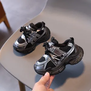 Baskets enfant respirantes noires et argentées avec semelle épaisse et velcro