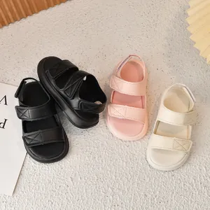 Sandali sportivi antiscivolo per bambini in nero, rosa e beige con cinturini in velcro