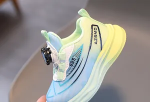 Détail de la basket en maille pour enfant avec système de laçage à boucle rotative pratique