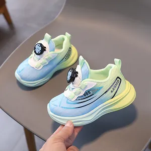 Baskets pour enfants avec mesh respirant et système de fermeture à boucle rotative