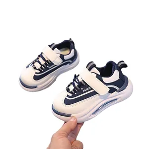 Scarpe casual per bambini in blu scuro e bianco con cinturini in velcro e suola morbida