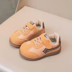 Sneaker classiche kaki per bambini con chiusura a velcro e suola in gomma antiscivolo