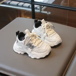 Baskets en maille pour enfants beige et noir avec semelles en caoutchouc antidérapantes