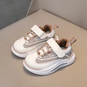 Scarpe sportive per bambini in pelle crema e kaki con chiusura in velcro