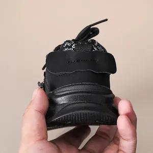 Détails de baskets noires pour filles avec paillettes et semelle épaisse amortissante