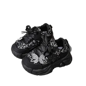 Baskets noires pour filles avec papillon en paillettes et lacets en ruban satin