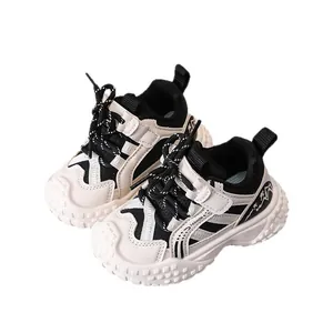 Baskets de sport pour enfants noir et blanc avec mesh respirant et semelle épaisse