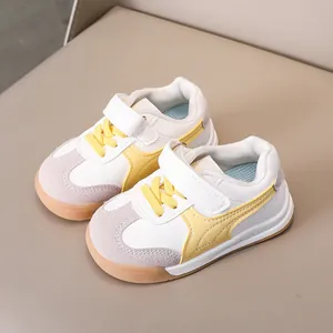 Kids low-top trainer in white and yellow leather with durable anti-slip gum sole