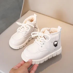 Bottines Martin enfant blanc crème avec doublure en fourrure chaude et semelle antidérapante