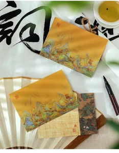 Detailansicht der chinesischen Landschaftskunst-Notizblöcke mit Bergmotiven und Gold