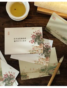 Detailansicht von chinesischem Briefpapier mit Tuschemalerei und rotem Ahornmotiv