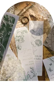 Macro-opname van vintage lelie van dalletje papieren boekenlegger met elegant bloemmotief