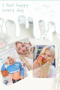 Détail d'autocollants PET mignons sur une carte photo décorative vert menthe