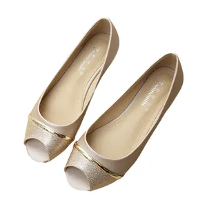 Damen-Sandalen in Apricot mit glitzerndem Metallic-Detail und offener Spitze
