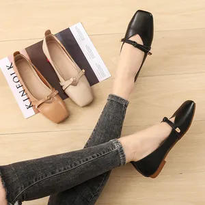 Scarpe Mary Jane piatte da donna con punta quadrata in pelle nera, beige e marrone chiaro