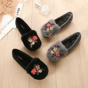 Chaussures plates pour femmes avec doublure polaire chaude et broderie florale