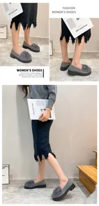 Detailansicht der Plateauschuhe mit Kaninchenfell-Design und dicker Anti-Rutsch-Sohle