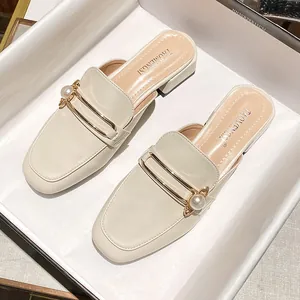 Mules de Punta Cerrada para Mujer Cuero de Microfibra con Perlas y Metal Tacón Grueso Pantoletten Casual Elegante Japonés