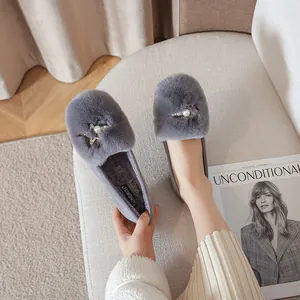Grijze loafers van imitatiebont voor dames met glanzende ster en parels voor de winter