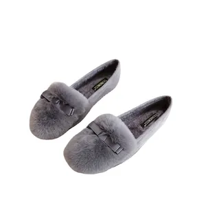 Warme graue Webpelz-Slipper für Damen mit dekorativer Schleife und Plüschfutter