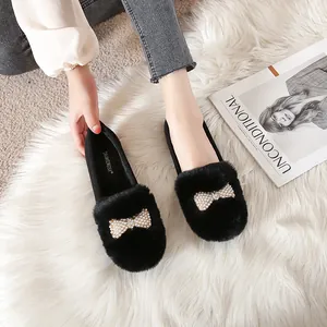 Mocassins en fausse fourrure noire pour femme avec nœud en perles pour l'hiver