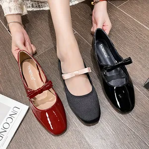 Ballerines vernies rouges et noires avec nœud élégant et bride à boucle réglable