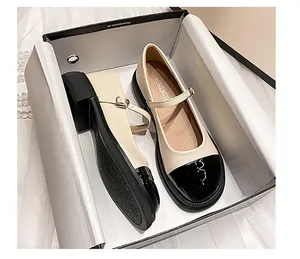 Tweekleurige beige en zwarte Mary Jane schoenen met dikke zool in een luxe schoenendoos