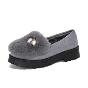 Damen Loafer in Grau mit Plüschfutter, Kunstfell-Pompons und dicker rutschfester Sohle
