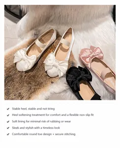 Détail de ballerines avec nœuds en satin et brides élastiques en trois couleurs
