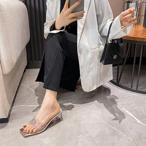 Elegante Damen Sandalen mit quadratischer Zehenpartie und Kristallverzierung