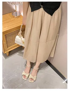 Sandalias beige de punta cuadrada estilo francés con lazo y correa en el tobillo