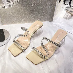 Elegante champagne gouden muiltjes met blokhak, vierkante neus en strasbandjes
