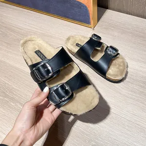 Sabots femme en simili cuir noir avec doublure en peluche chaude et boucles en métal
