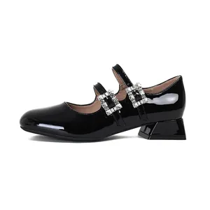 Schwarze Lackleder Mary Jane Schuhe mit doppelten Kristallriemen und stabilen Blockabsätzen