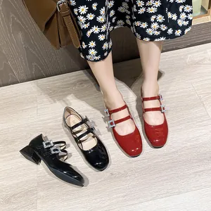 Elegante Mary Jane Schuhe aus Lackleder mit Strass-Viereckschnallen und Blockabsatz